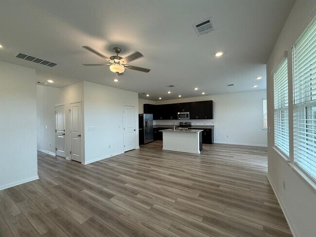 Building Photo - 5800 Beverly Pr Rd