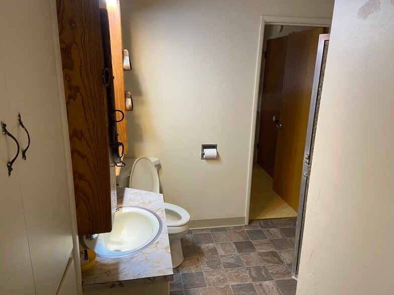 Second bathroom - 825 Mathew St