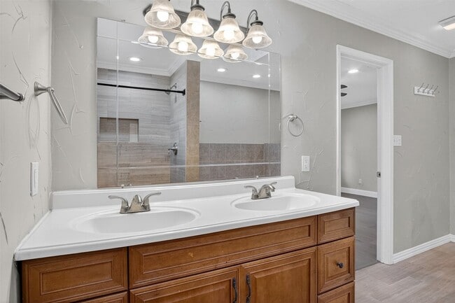 Building Photo - 4806 W University Blvd