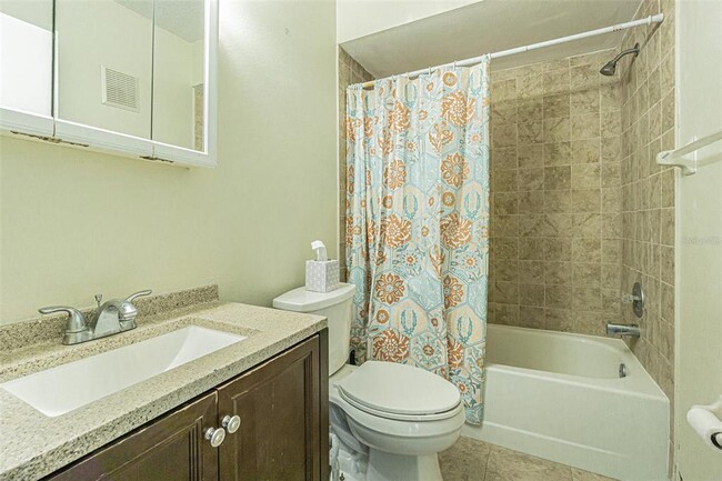 Building Photo - 13608 S Village Dr
