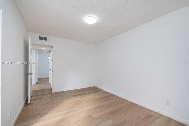 Building Photo - 2463 Coral Wy