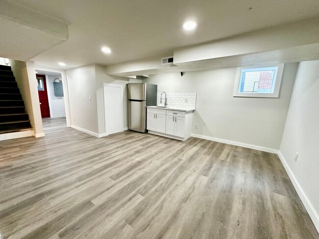 Building Photo - Fully remodeled 4-bedroom, 2-bathroom lumi...