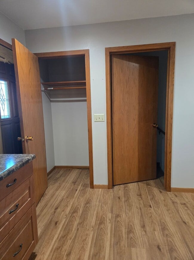 Building Photo - 922 E 12th Ave