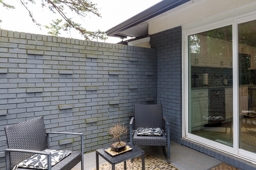 Building Photo - 3104 Erskine Dr