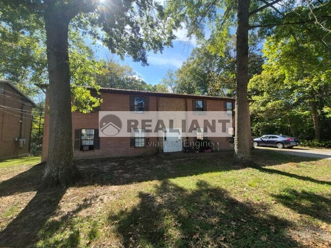 Building Photo - 105 Williams St