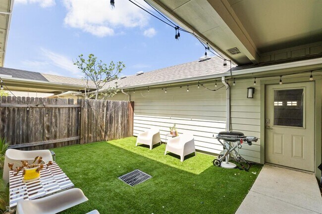 Building Photo - 4633 Mattie St
