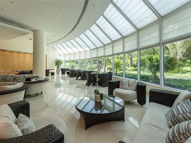 Building Photo - 2127 Brickell Ave