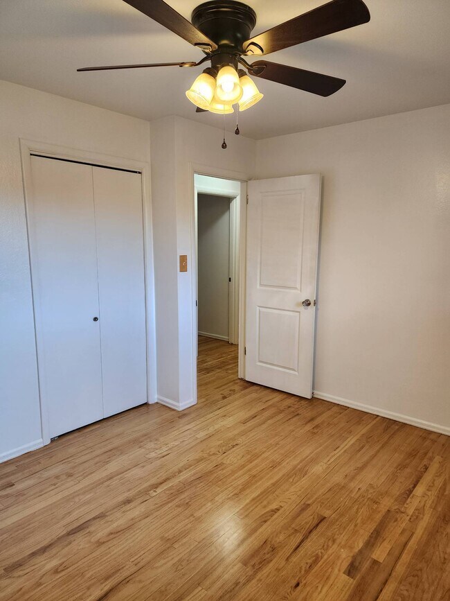 Building Photo - 2618 N Prospect St