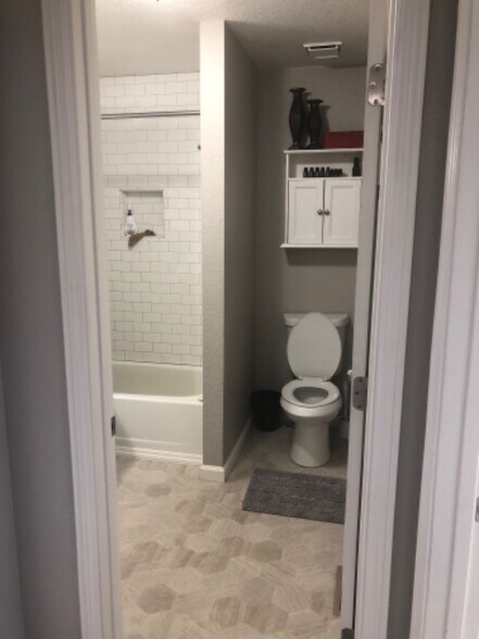 Building Photo - 1834 Lanka Ln