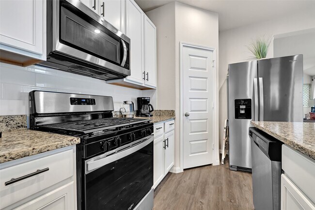 Building Photo - 1329 Mount Blanc Path