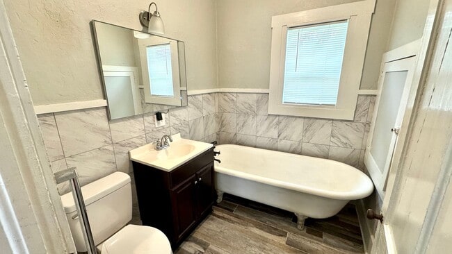 Building Photo - Charming 3-Bed, 2-Bath Home with Bonus Storage!