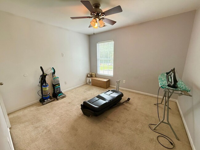 Building Photo - 4 Bedroom 2.5 Bath House in Quail Hill Goo...