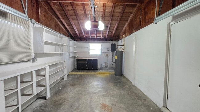 Building Photo - Charming 2BR/2BA Annual Rental in Southgate