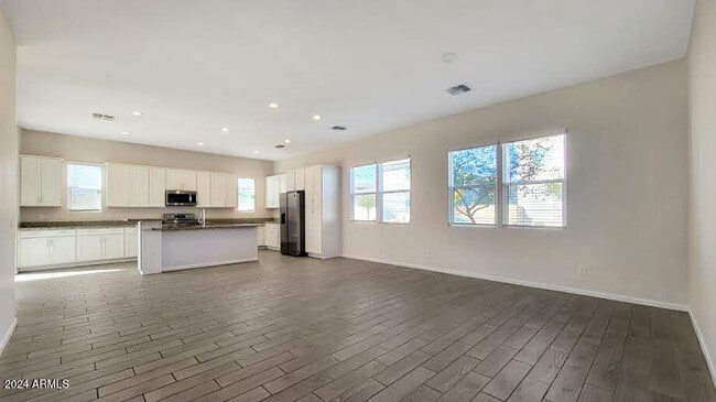Building Photo - 15733 W Polk St