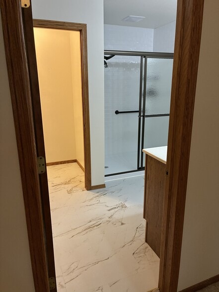 Building Photo - 925 Sky Ridge Dr