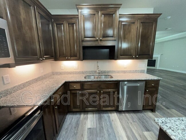 Building Photo - 3823 Shady Grove Dr