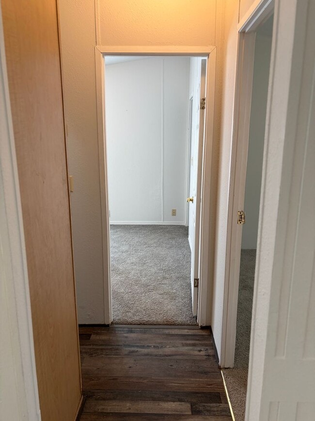 Building Photo - Trailer house; 3 bed 2 bath