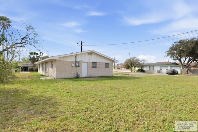 Building Photo - 711 Cisneros St