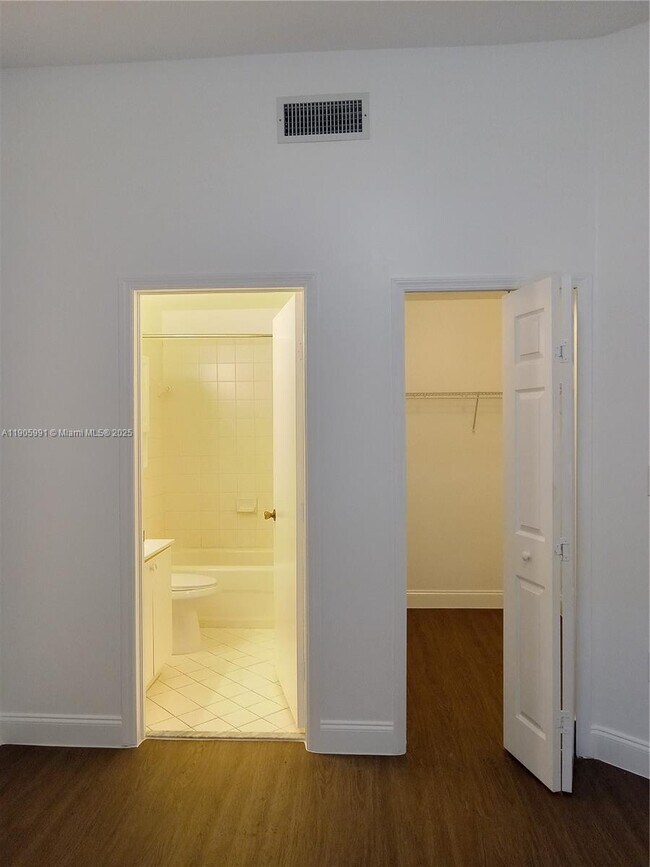 Building Photo - 1270 SE 27th St