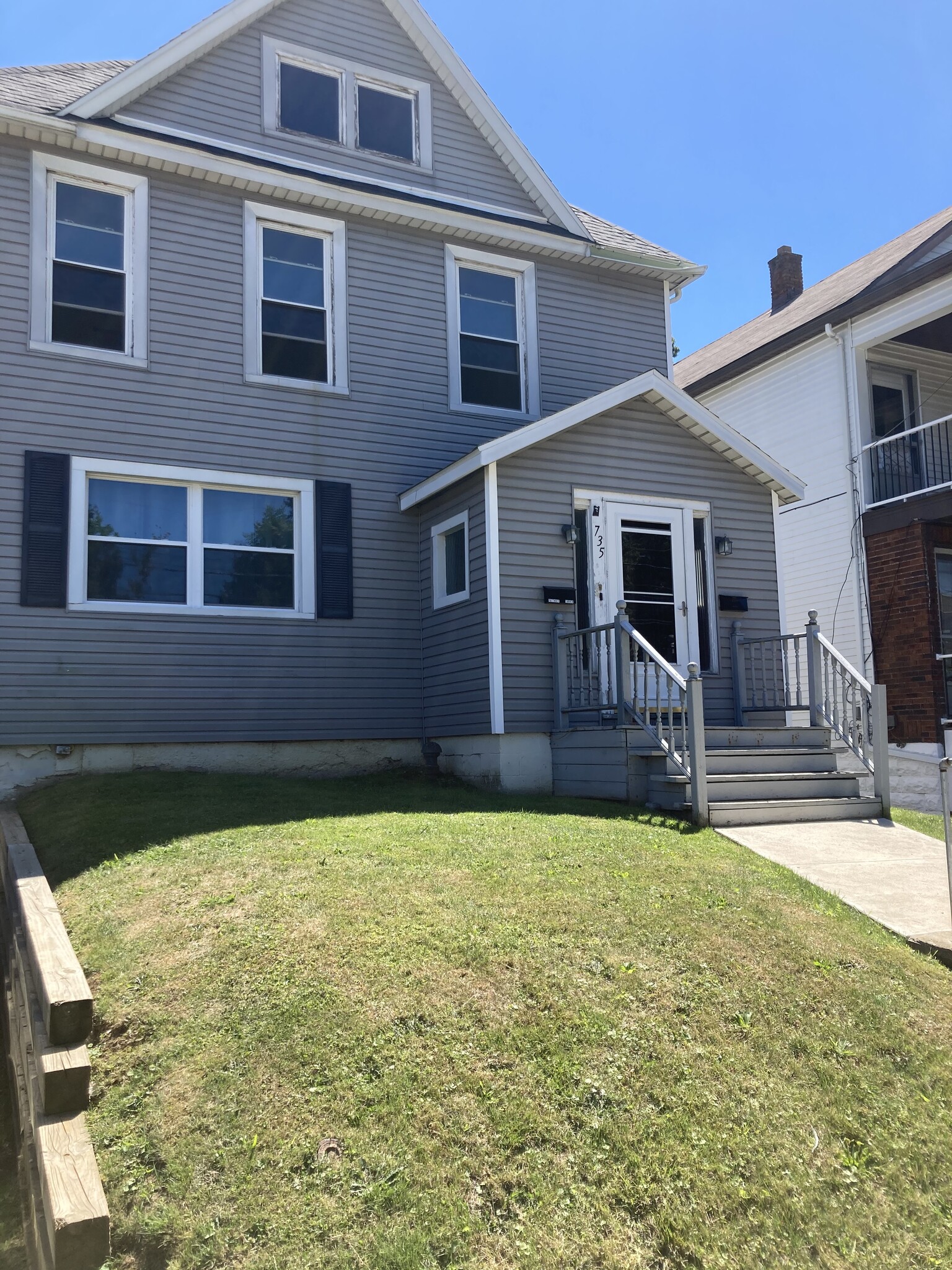 Building Photo - 735 E 28th St