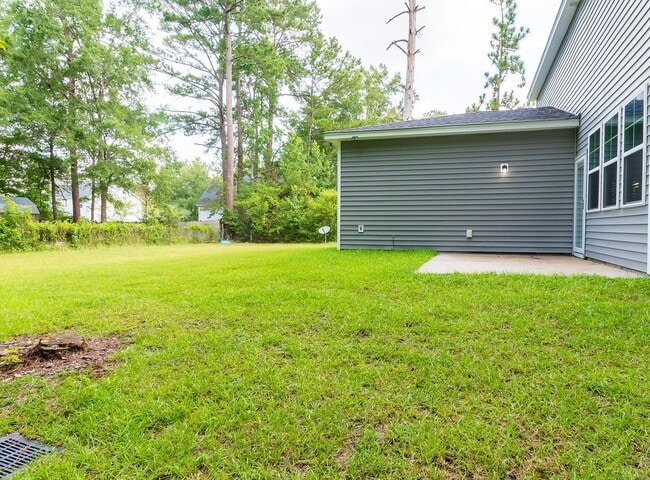 Building Photo - Modern Living in the Heart of Summerville!