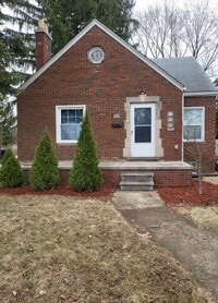 Building Photo - Beautiful 3 Bedroom bungalow in very desir...