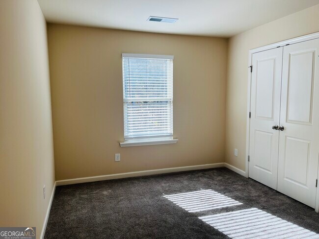 Building Photo - 261 Stillwood Dr