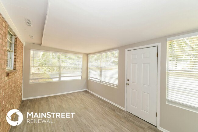 Building Photo - 3331 Lakemar Pl