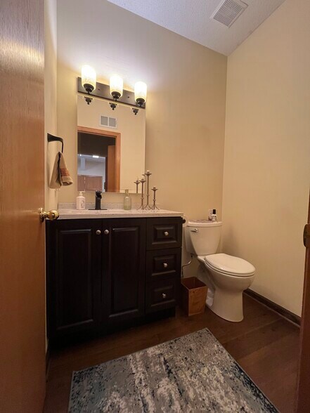 Building Photo - 2556 Mallard Dr