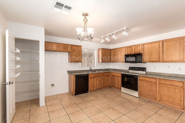 Building Photo - 2320 W Allens Peak Dr