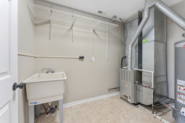 Building Photo - 300 Taddeo Dr