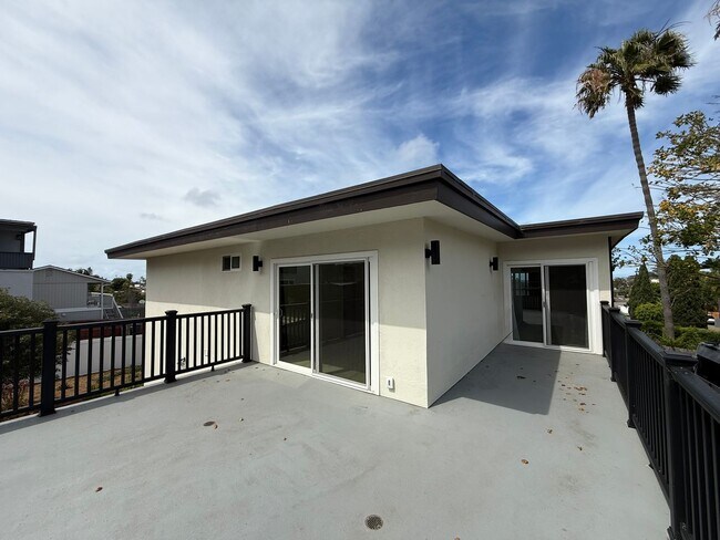 Building Photo - Bright 3BD/2BA Home in Encinitas with Natural Light, In-Unit Laundry & Easy Freeway Access