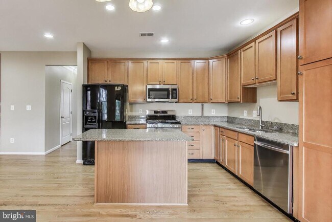 Building Photo - 22514 Airmont Woods Terrace
