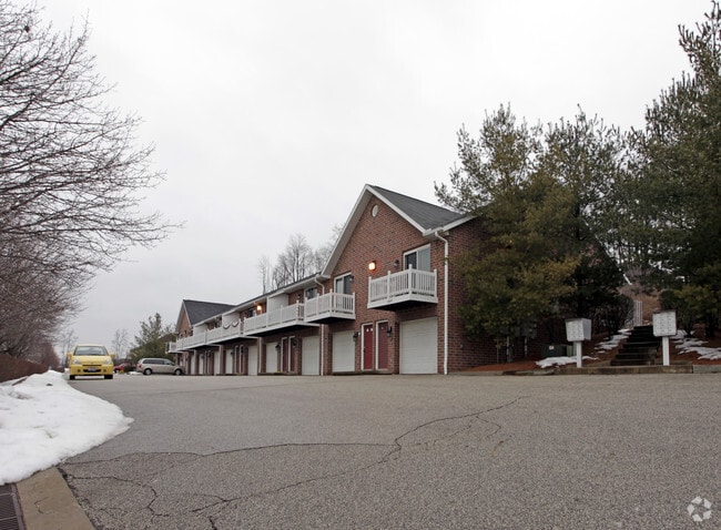 Building Photo - Long Drive Townhomes