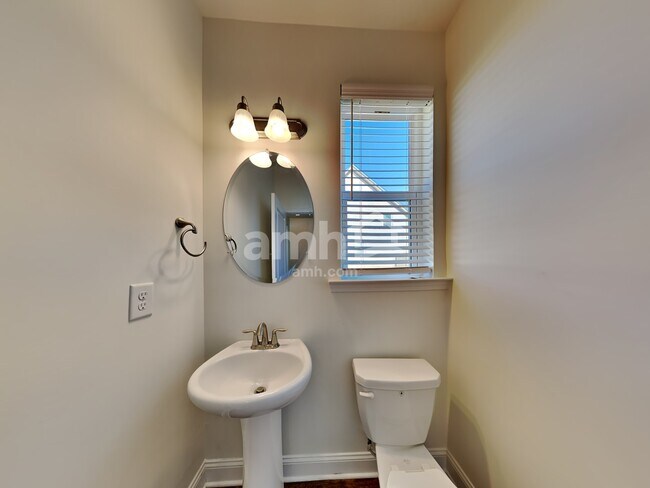 Building Photo - 504 Cash Circle