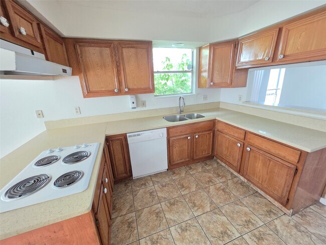 Building Photo - 11726 Plumbrook Dr
