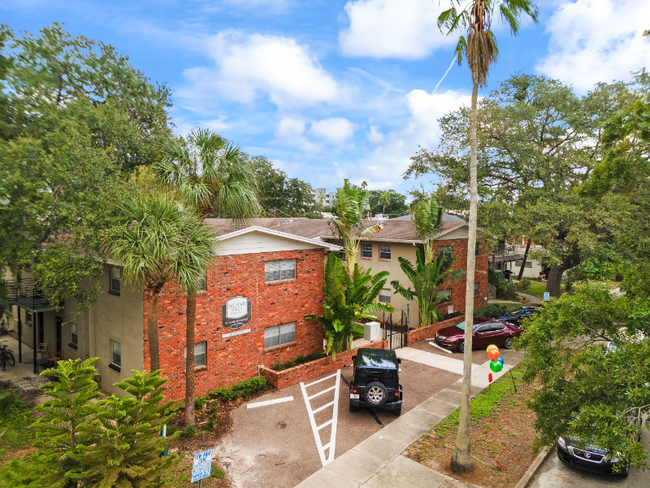 Building Photo - 121 Danube Ave