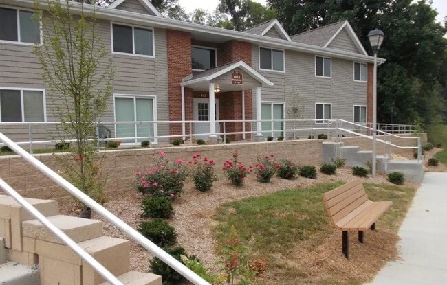 Building Photo - 808 Treewood Dr