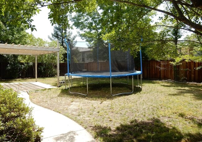 Building Photo - 104 Vierra Cir