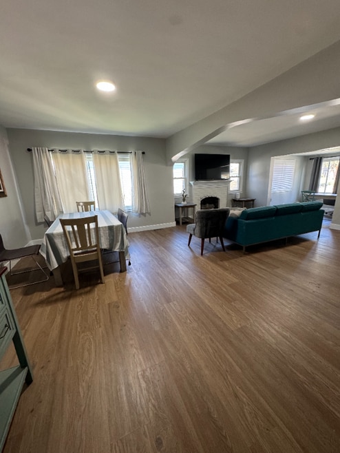 Building Photo - 805 E Taylor St