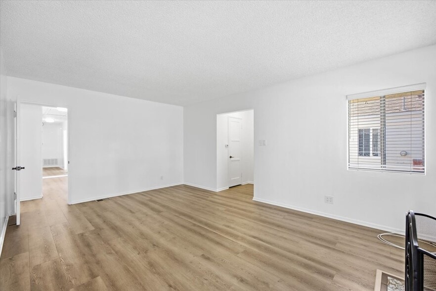 Building Photo - 819 N Maria Ave