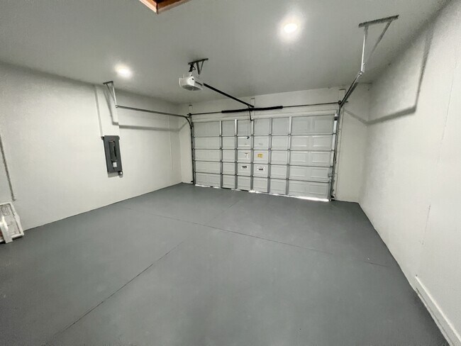 Building Photo - 4333 NW 34th St