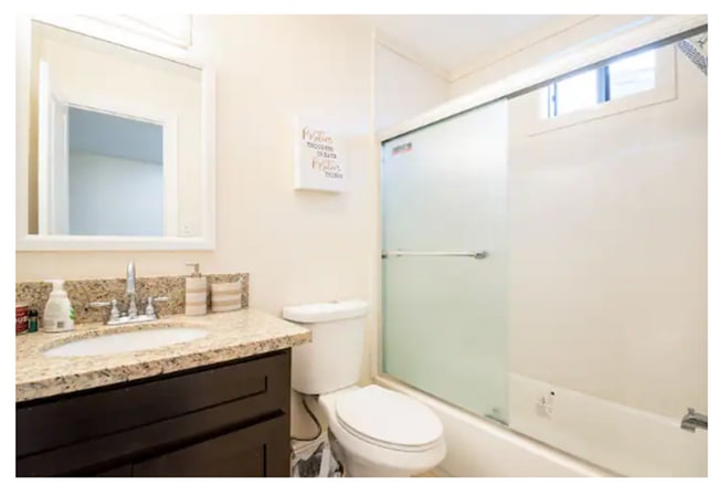 Building Photo - For Rent: Modern 2-Bedroom, 2-Bath Townhouse Apartment