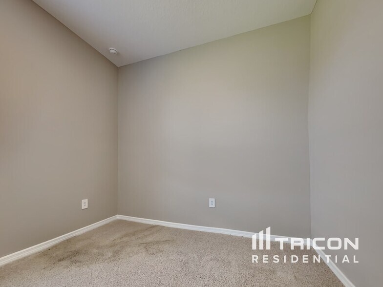 Building Photo - 6092 Dolostone Dr