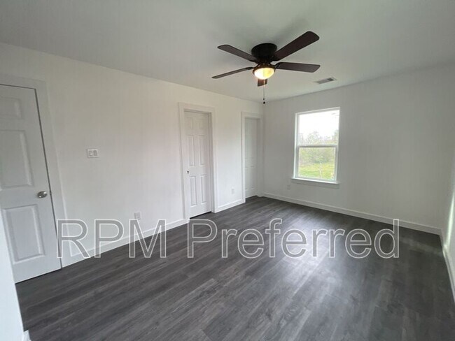 Building Photo - 8226 Linda Vista Rd