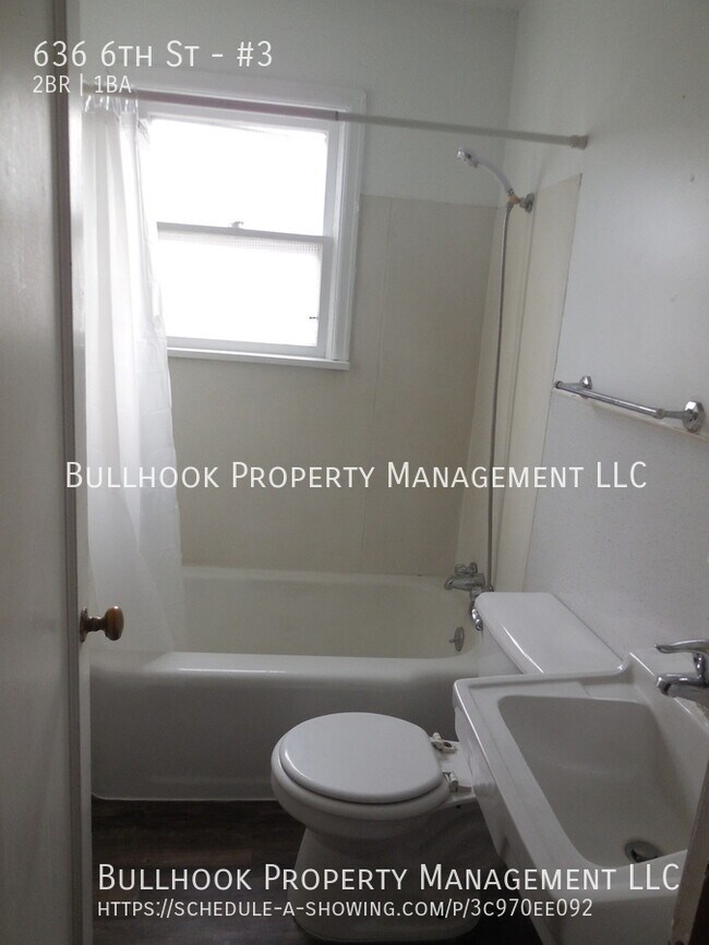 Building Photo - 636 6th St