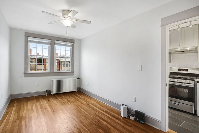 Building Photo - Chic 1 Bedroom Abode Just Off of H Street!...