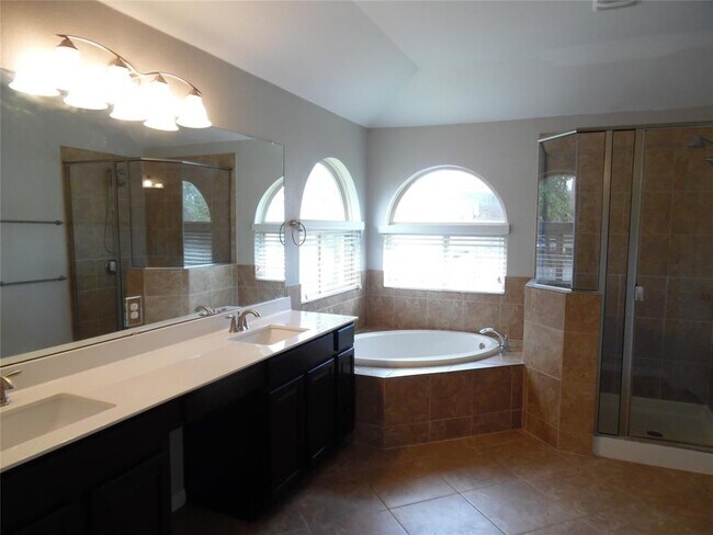 Building Photo - 1217 Peregrine Way