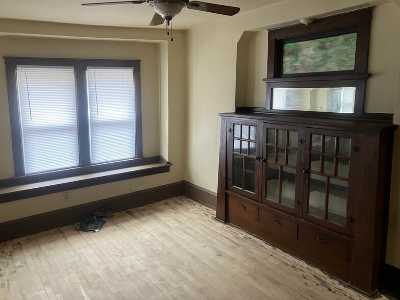 Building Photo - 1303 N Hawley Rd