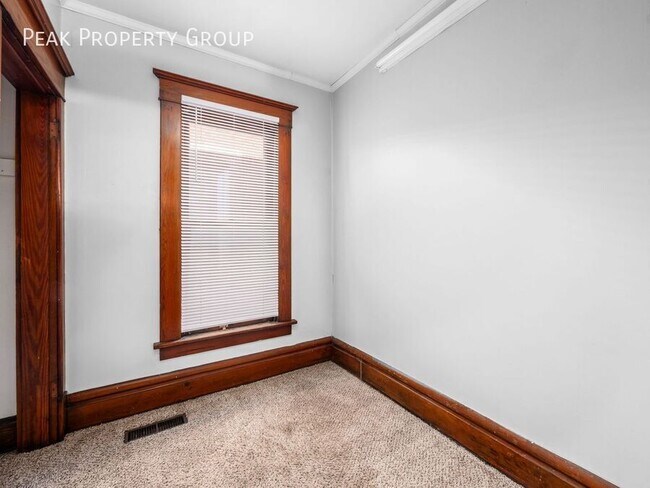 Building Photo - 1230 Indianola Ave